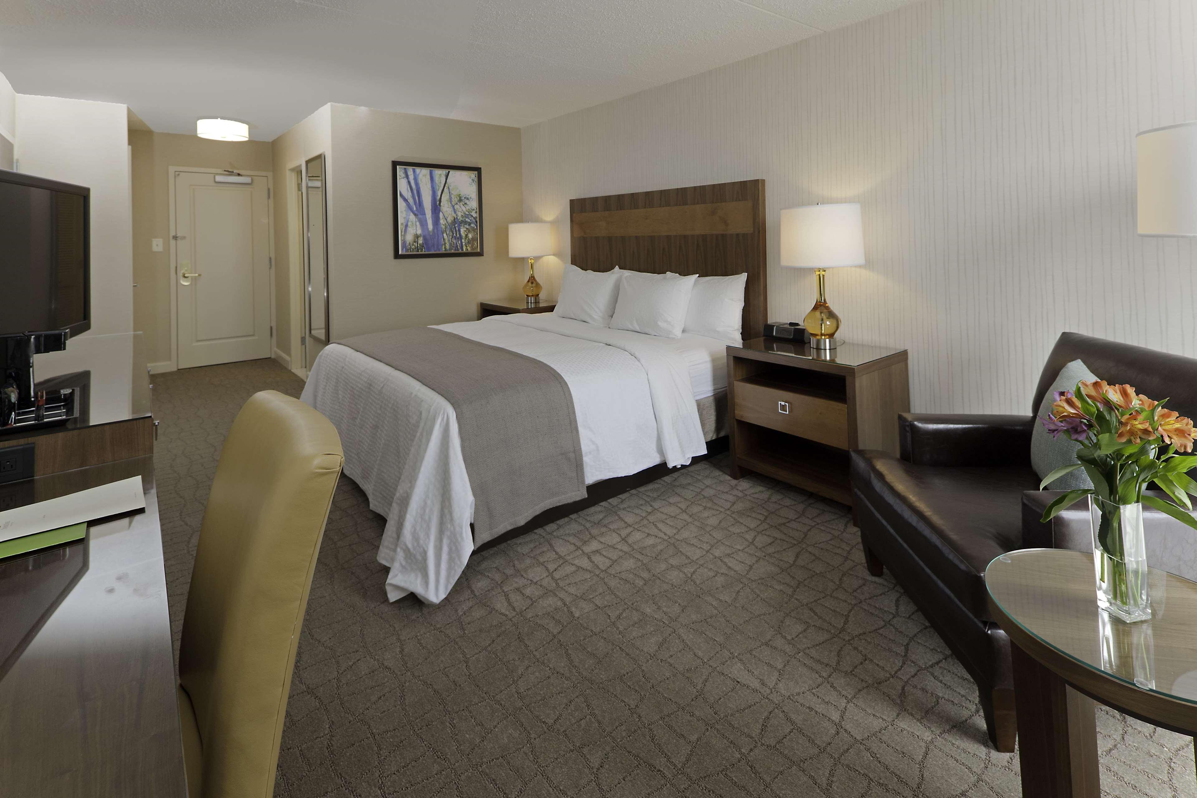 Отель Doubletree By Hilton Pittsburgh-Green Tree Номер фото