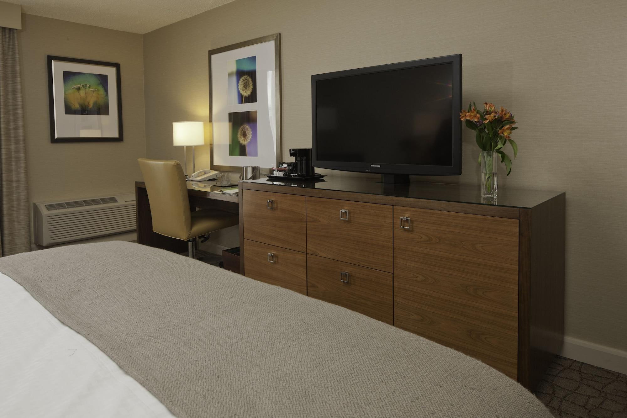 Отель Doubletree By Hilton Pittsburgh-Green Tree Экстерьер фото