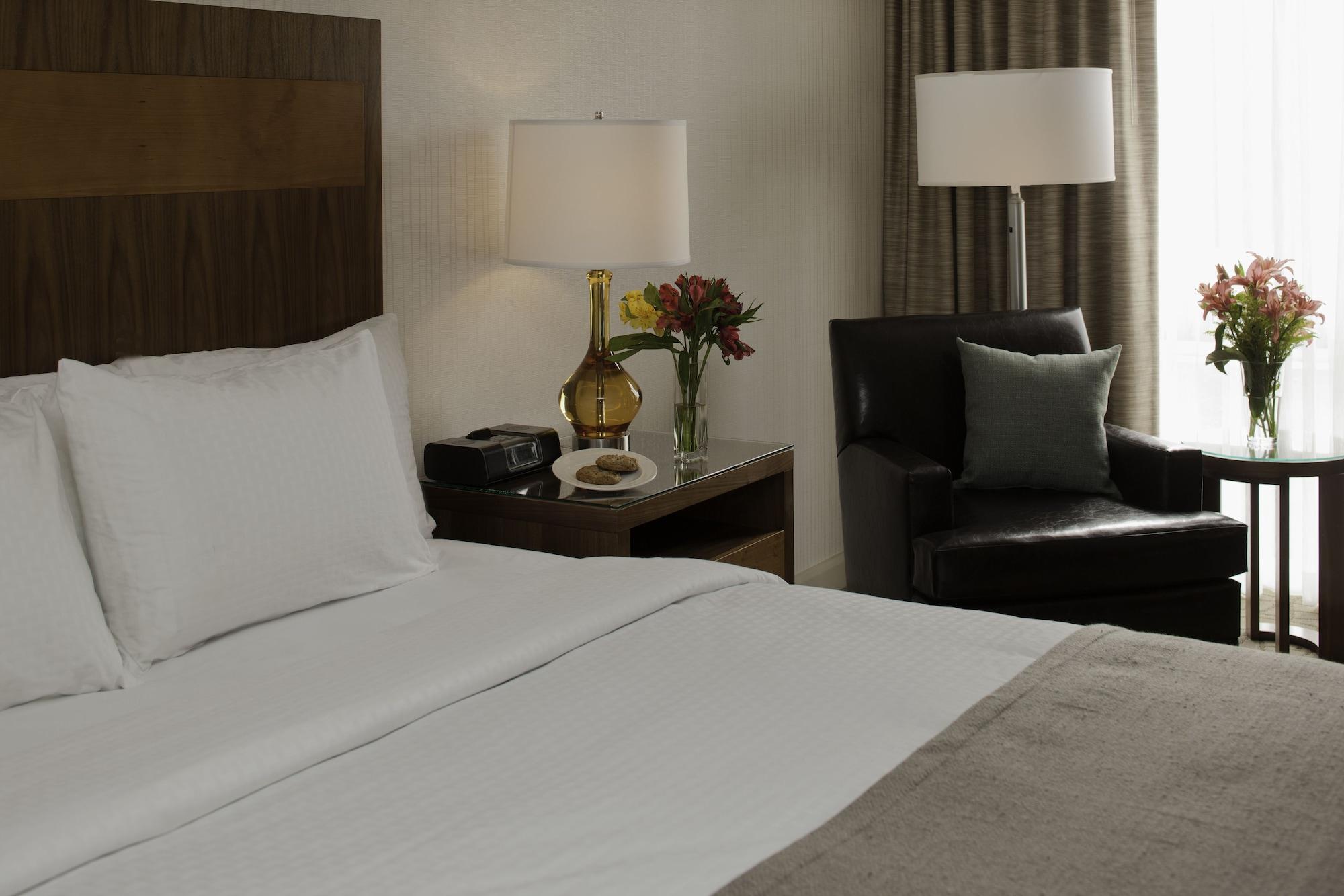 Отель Doubletree By Hilton Pittsburgh-Green Tree Экстерьер фото