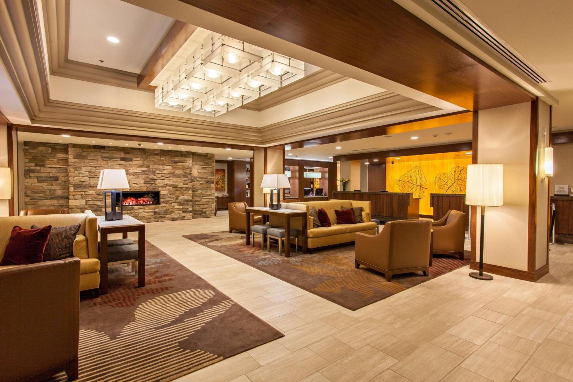 Отель Doubletree By Hilton Pittsburgh-Green Tree Экстерьер фото